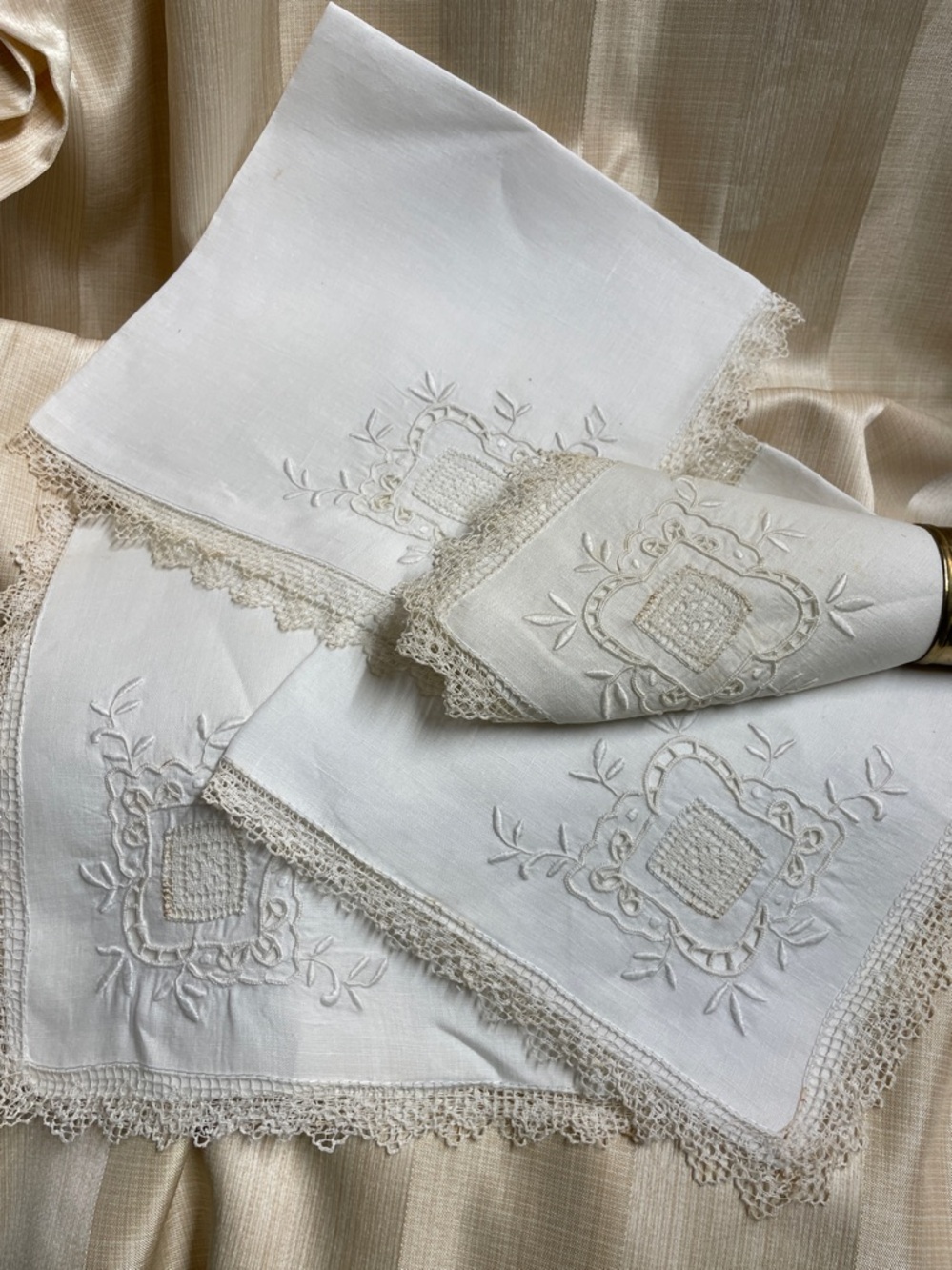 Vintage White Embroidered Linen Napkins with Solid Brass Napkin Rings - Picture 4 of 6